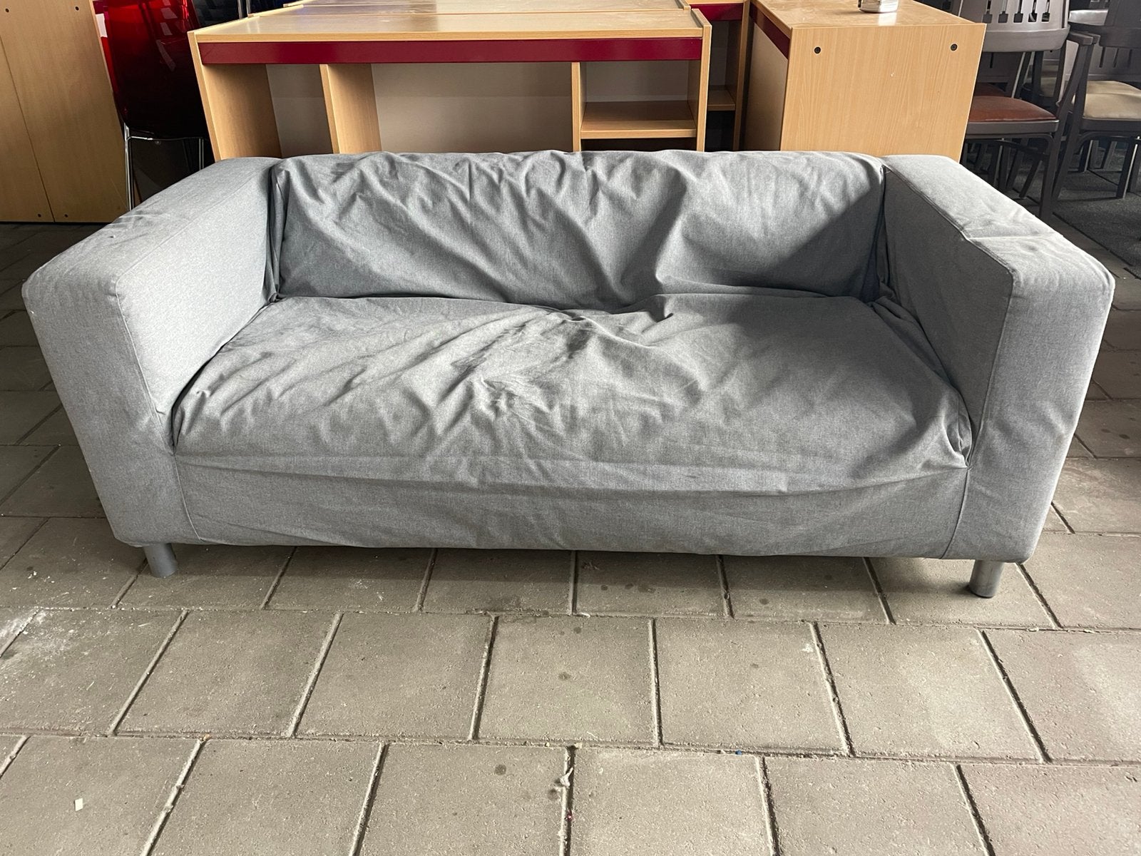 Gratis Af Te Halen: Grijze 2-Zits Bank voor Keet / Huis, Huis en Inrichting, Gebruikt, Ikea, Tweepersoons, 75 tot 100 cm