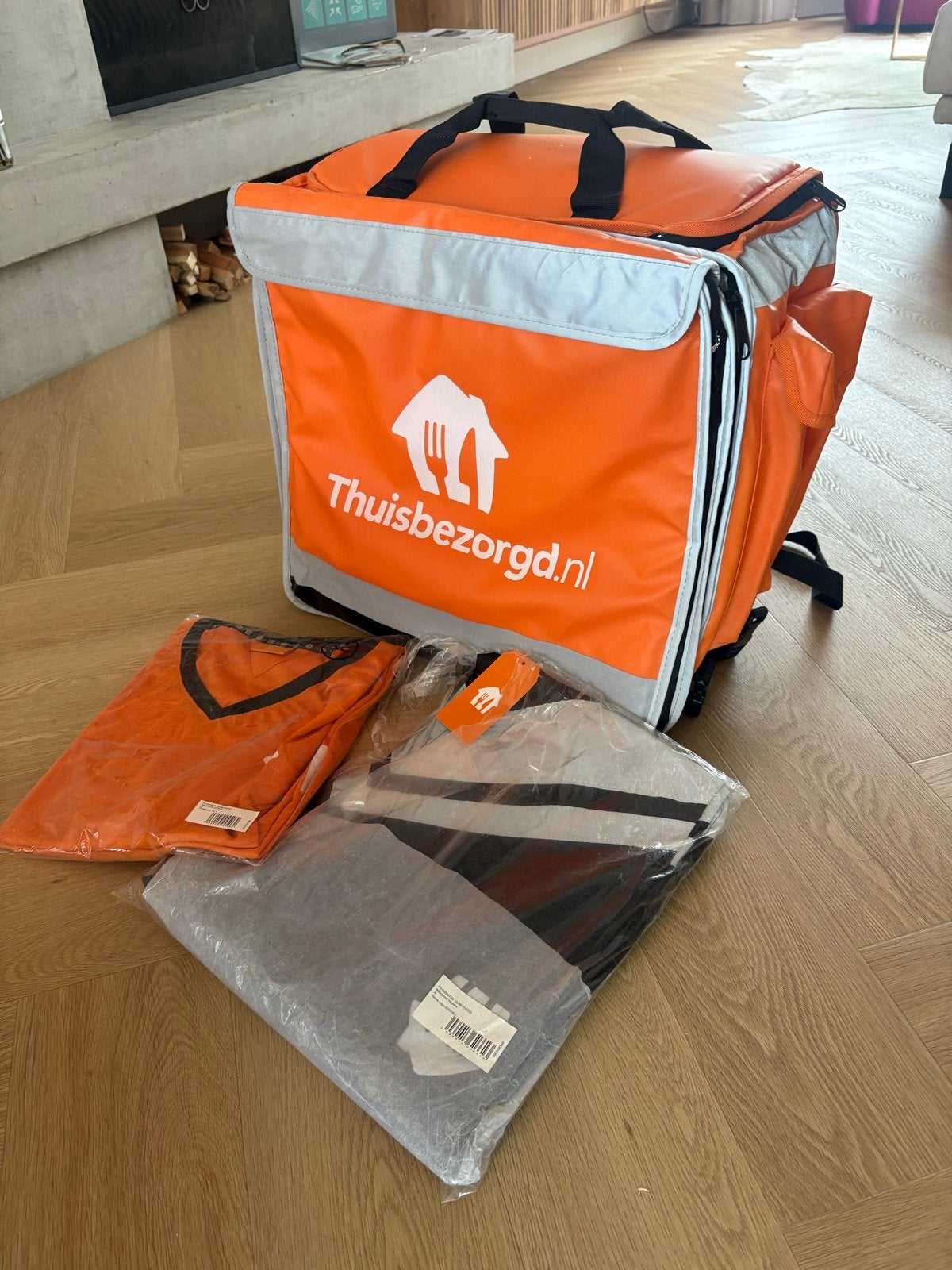 Thuisbezorgd kledingpakket: 2 shirts en regenbroek, Ophalen of Verzenden, Nieuw, Oranje