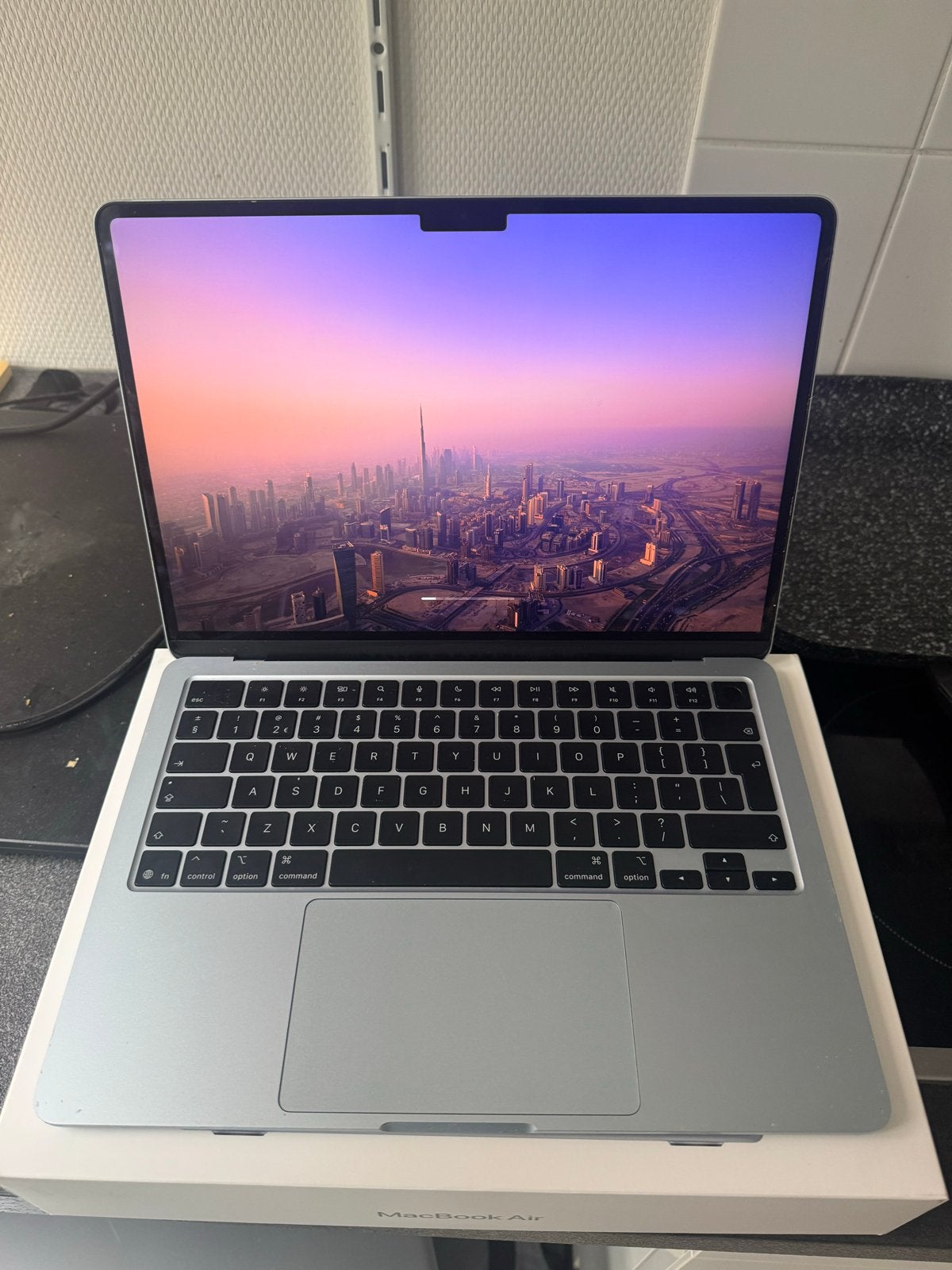 Apple MacBook Air M2 (2022) - Zo goed als nieuw, Qwerty, 13 inch, Ophalen of Verzenden, Zo goed als nieuw
