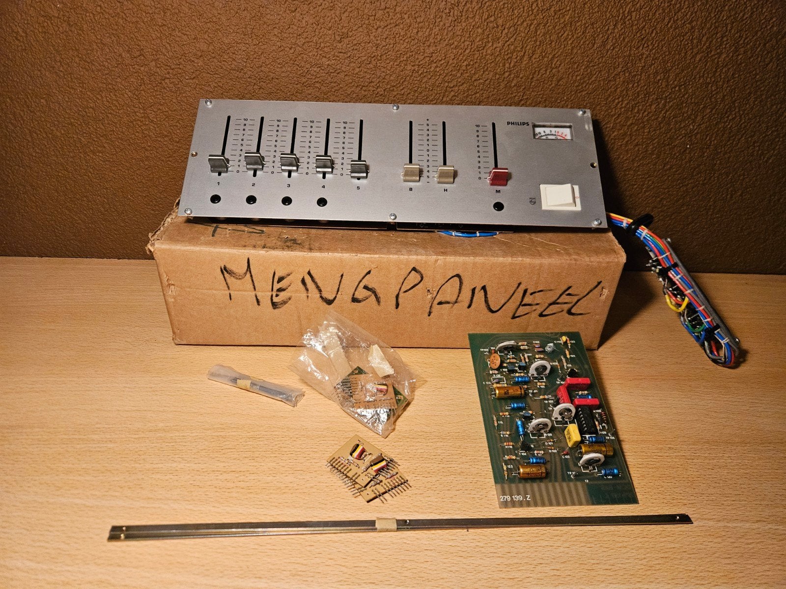 Philips Mengpaneel met 6 kanalen en extra onderdelen, Ophalen of Verzenden, Gebruikt, 5 tot 10 kanalen, Microfooningang