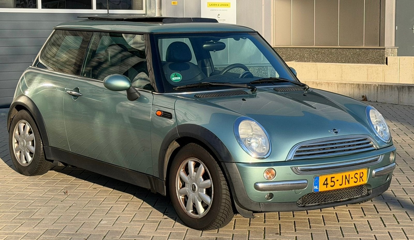 ‼️MINI COOPER ONE 1.6 PANORAMADAK AIRCO LEER ELEK RAMEN‼️, Auto's, Mini, Voorwielaandrijving, Euro 5, 15 km/l, Zwart