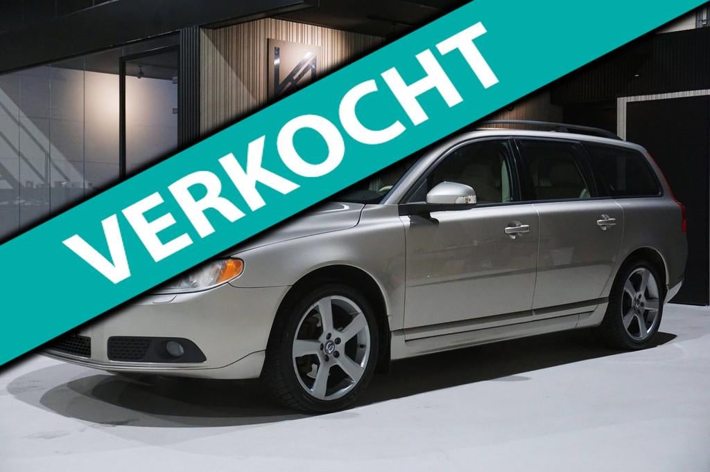 Volvo V70 3.2 V6 Momentum AUT Xenon Leer Clima Cruise Trekhk, 238 pk, Beige, Leder en Stof, 93 €/maand