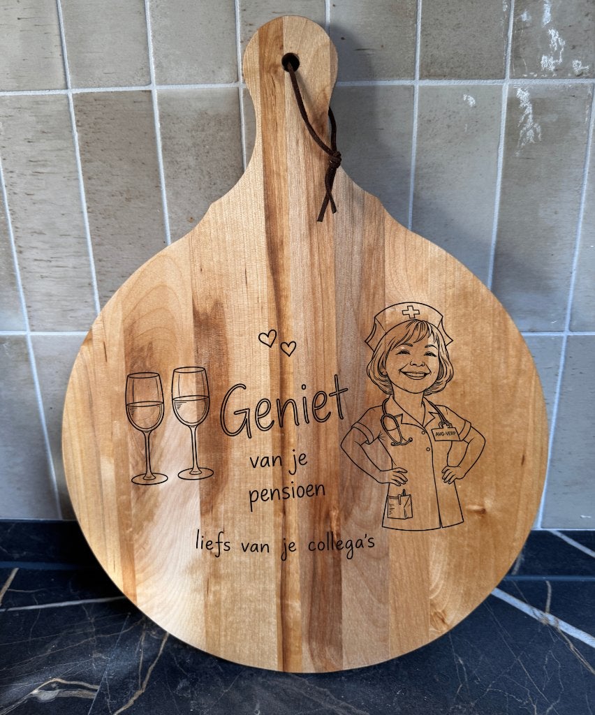 Gepersonaliseerde borrelplank/serveerplank pensioen, Beige, Hout, Snij-/serveerplank, Nieuw