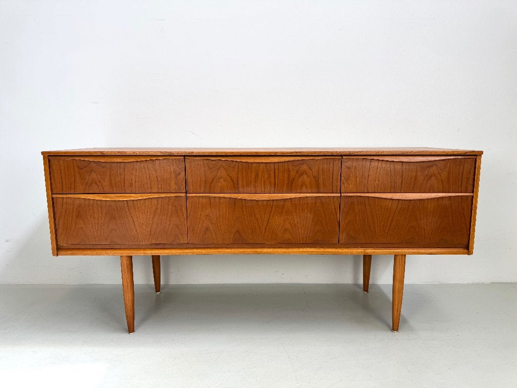 Vintage dressoir Austinsuite, Huis en Inrichting, Kasten | Dressoirs, Verzenden, Zo goed als nieuw, 25 tot 50 cm, 150 tot 200 cm