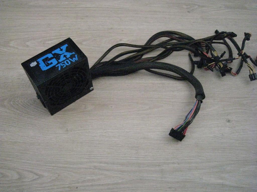 Cooler Master GX 750 watt, Computers en Software, Ophalen, Zo goed als nieuw