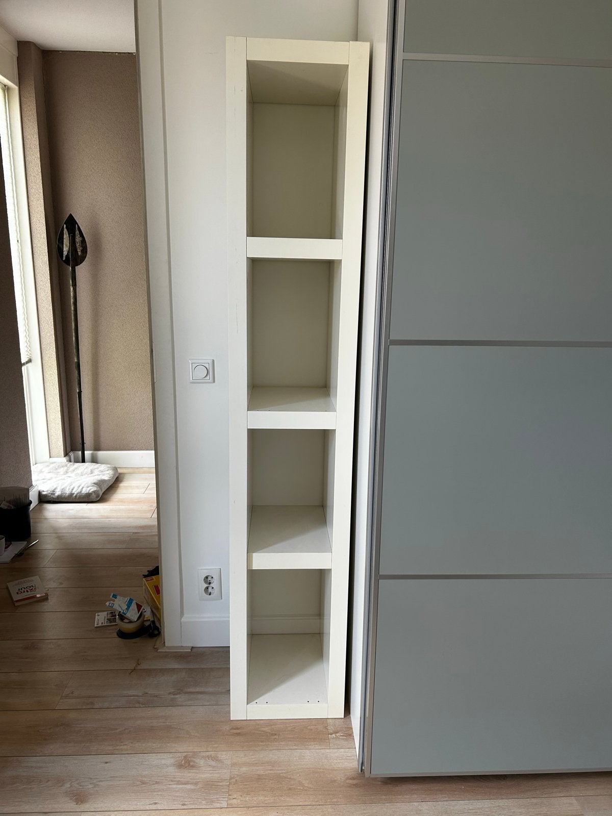 Smalle witte boekenkast met 4 planken, Ophalen, Met plank(en), Minder dan 50 cm, Gebruikt