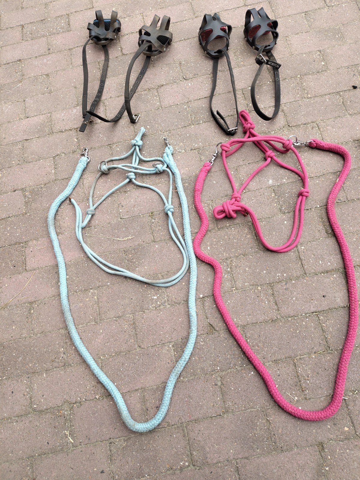 Twee touwhalsters en 2 paar veiligheidsstijgbeugels, Ophalen of Verzenden, Gebruikt