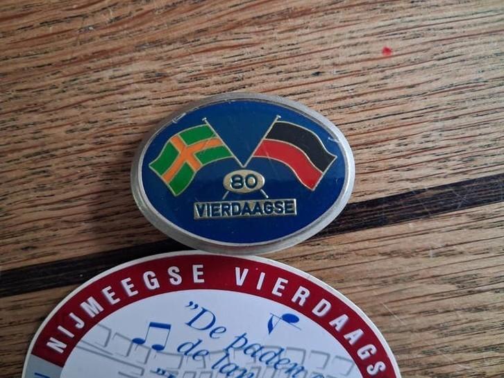 Nijmeegse Vierdaagse Speld 80 jaar en Sticker 1993, Ophalen of Verzenden, Gebruikt, Sport