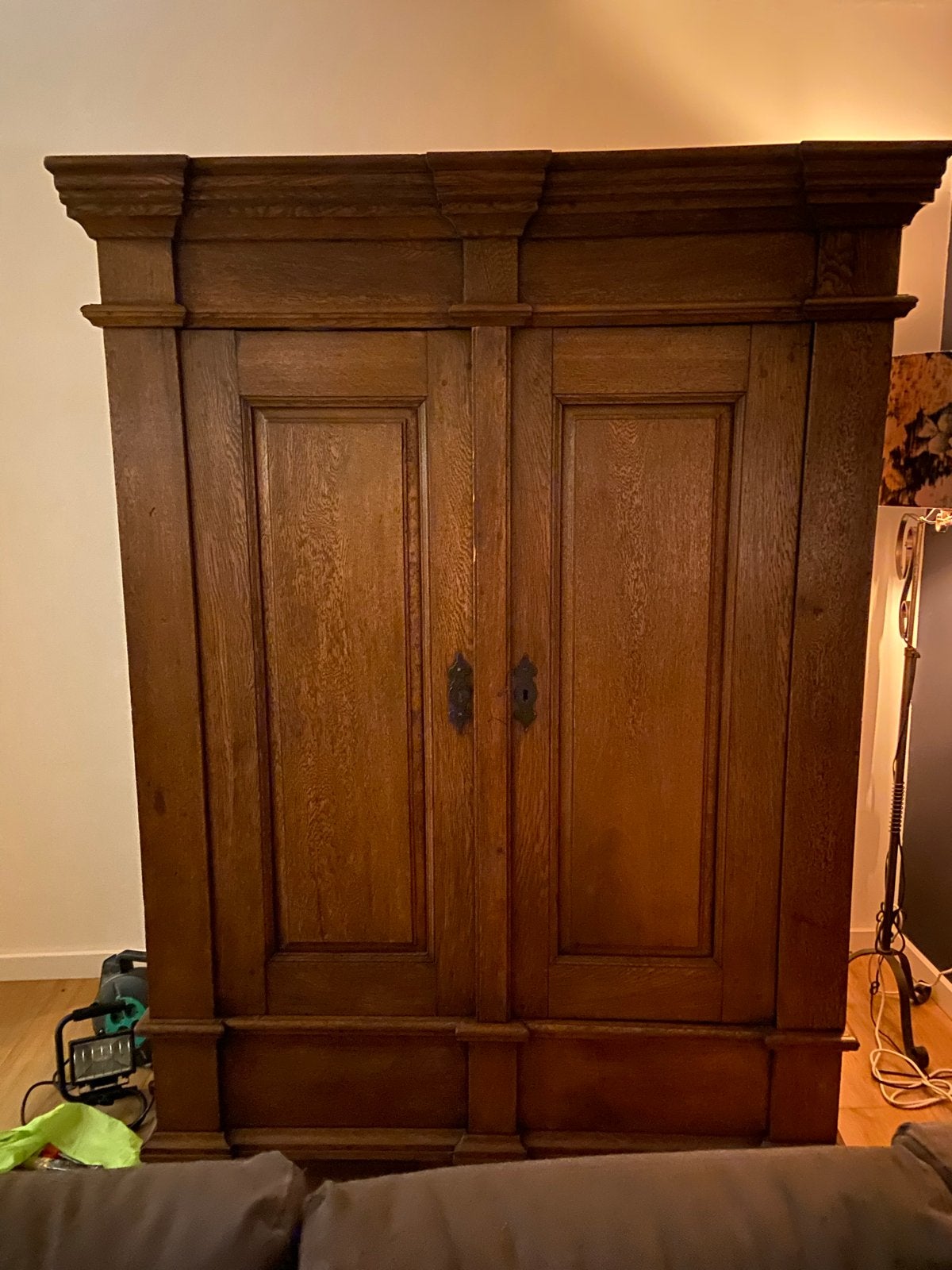 Antieke houten kast, Ophalen