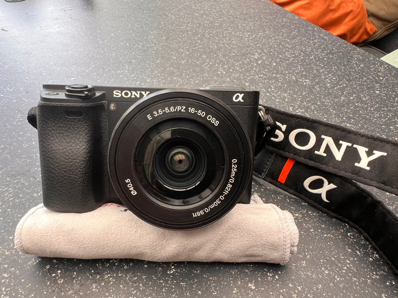 Sony Alpha A6300 systeemcamera met 16-50mm lens, Ophalen, Beeldstabilisatie, Zo goed als nieuw, Accu