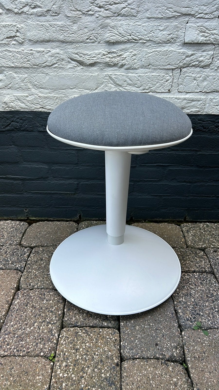 IKEA NILSERIK Zit/sta-kruk - Grijs/Wit, Ophalen, Zo goed als nieuw, Eén, Stof
