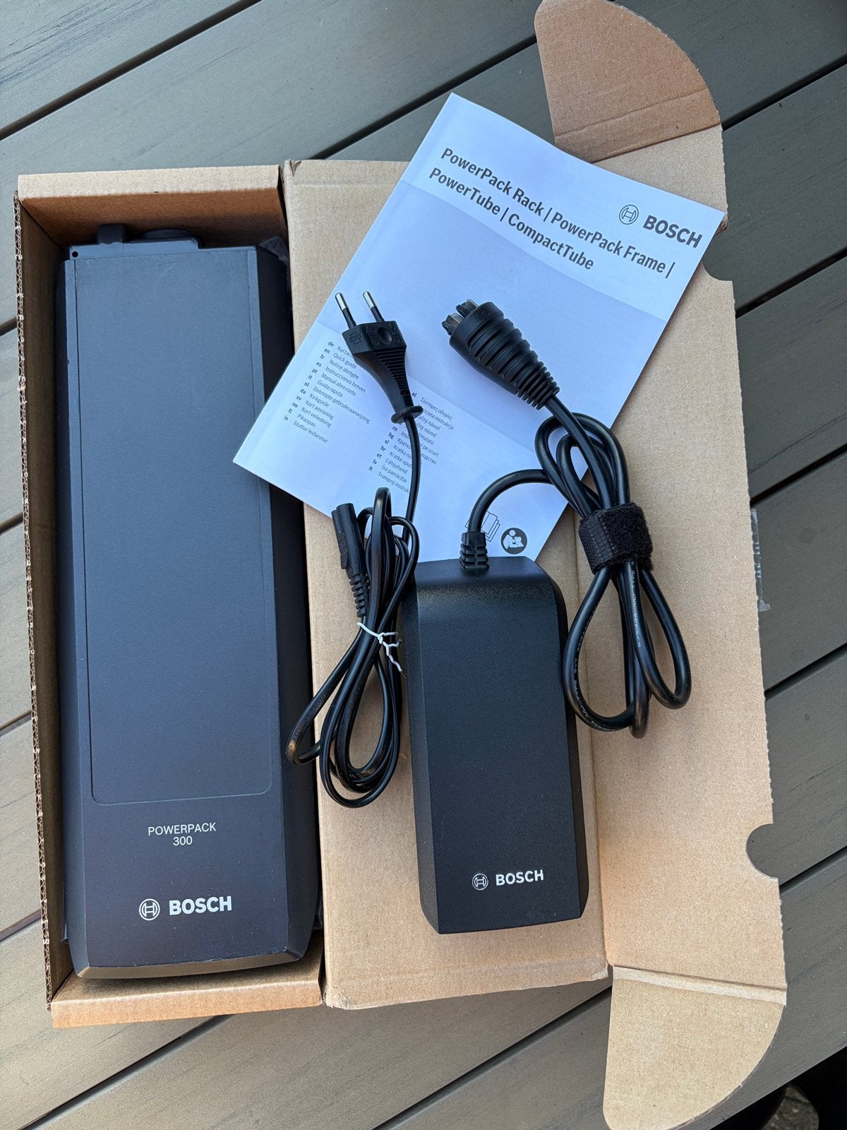 Bosch Powerpack 300 + Bosch oplader (2 jaar oud), Ophalen, Zo goed als nieuw