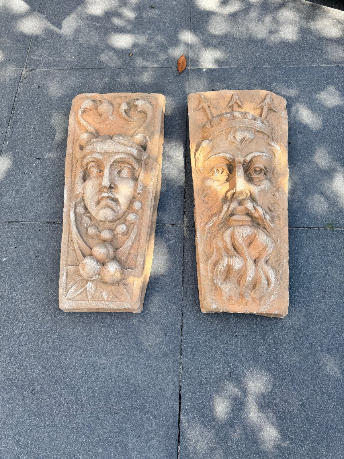2 terracotta wanddecoraties Griekse goden, Ophalen, Wanddecoratie, 20 - 50 cm, Steen of Keramiek