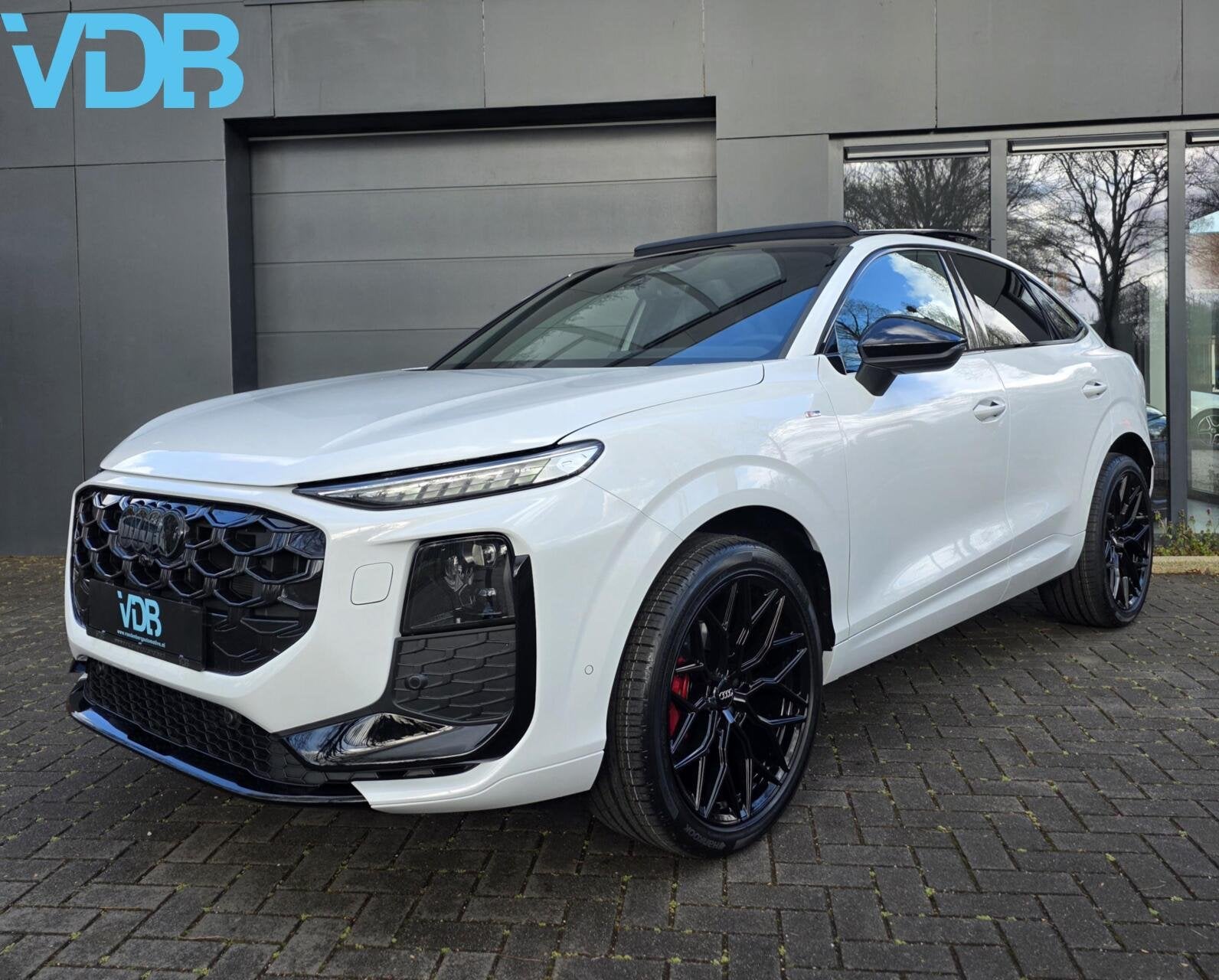 Audi Q3 SPORTBACK 35 TFSI S-LINE NIEUWSTE MODEL PANO SFEER, 1498 cc, Zwart, 4 cilinders, 150 pk