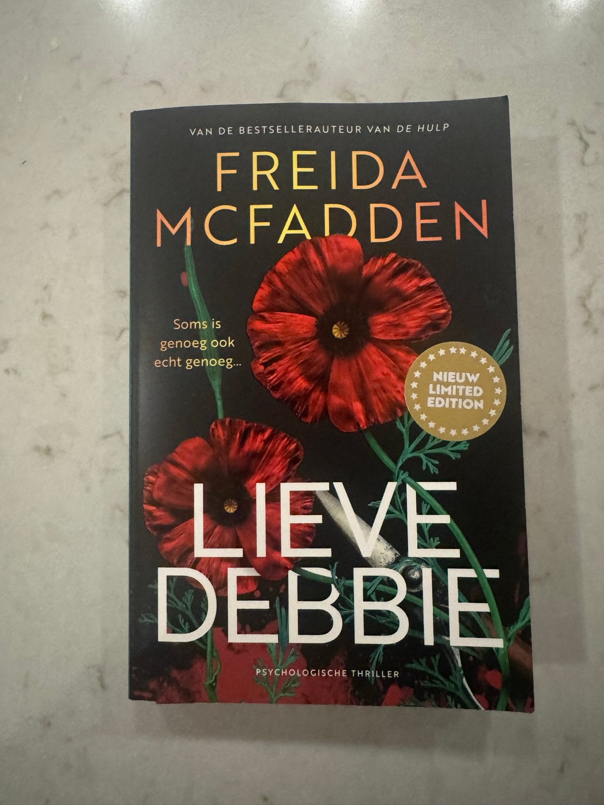 Lieve Debbie - Freida McFadden (Limited Edition), Ophalen of Verzenden, Gelezen, Nederland
