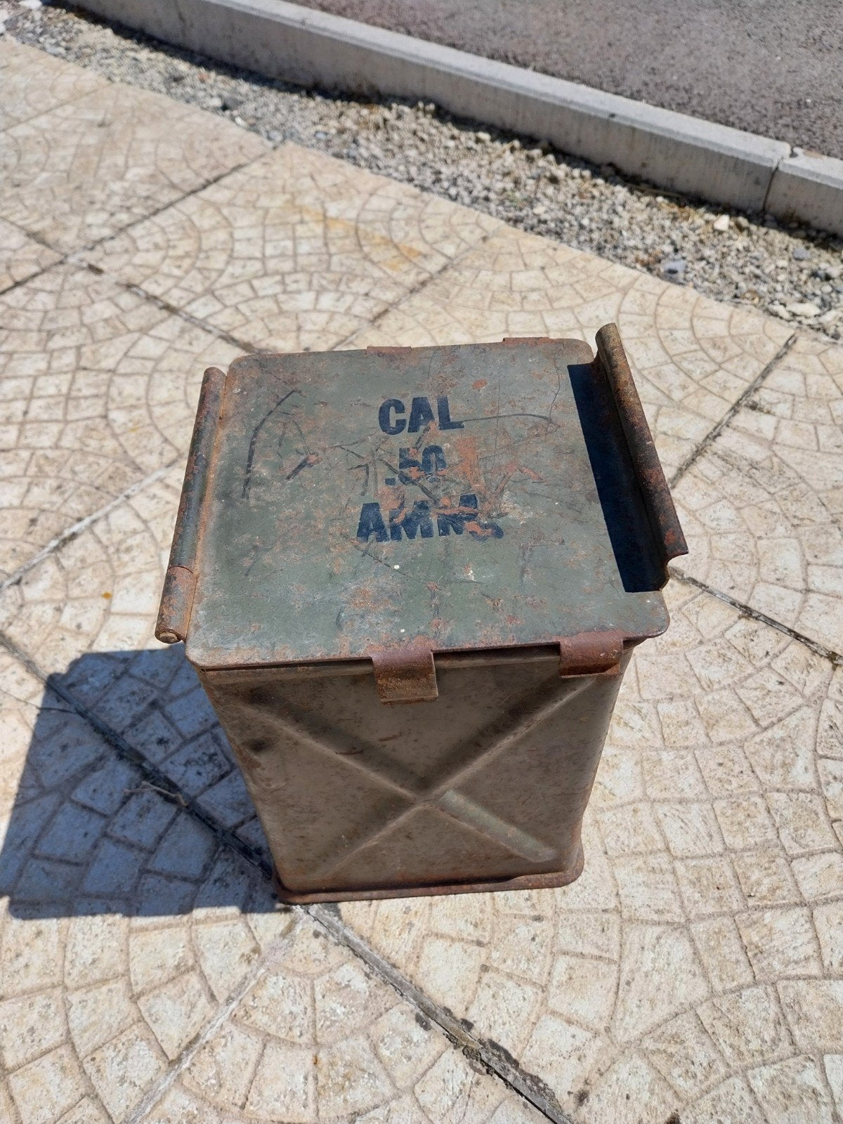 US cal .50 ammo box for cradle type D-68375 for tanks, Ophalen of Verzenden, Landmacht, Amerika