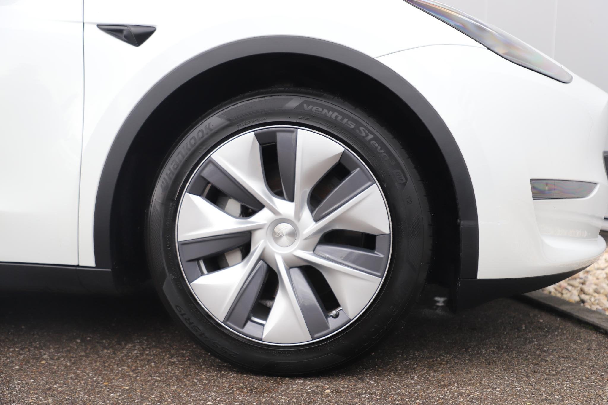 Foto 6 van Tesla Model Y Long Range AWD 75 kWh Afneembare Trekhaak Pano