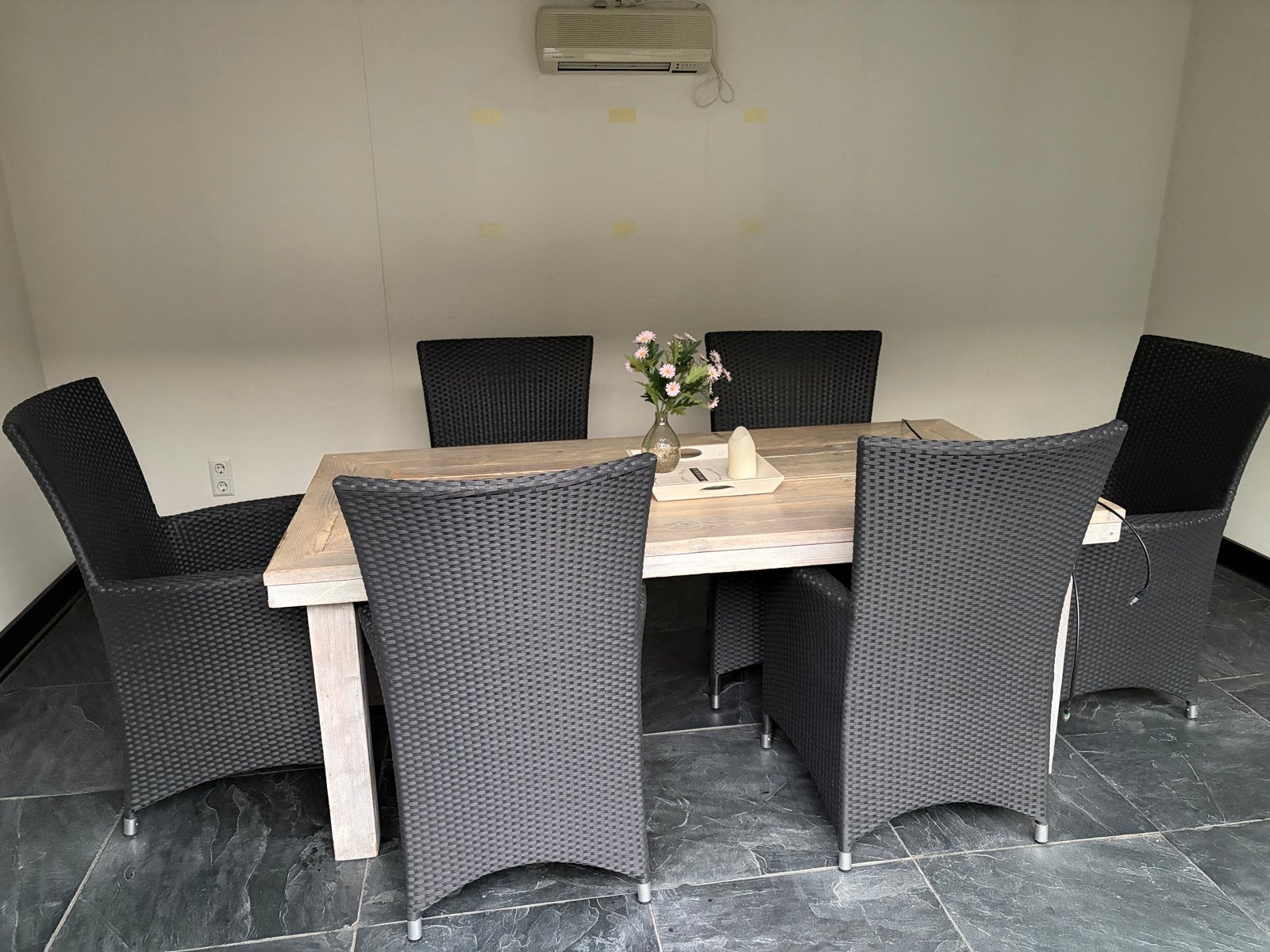 Tuinset: (steiger)houten Tafel met 6 Wicker Stoelen, Tuin en Terras, Ophalen, Zo goed als nieuw, Hout