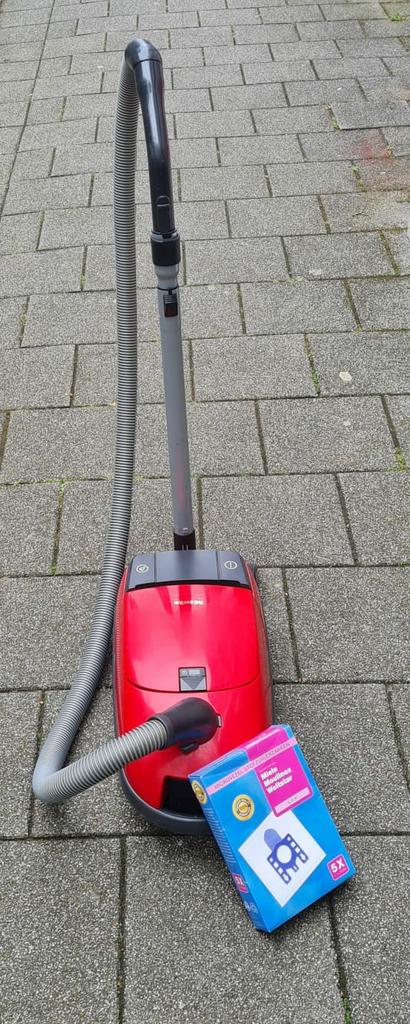 Miele stofzuiger werkt100%goed zit stofzuiger zak en onderde, Ophalen of Verzenden, Zo goed als nieuw