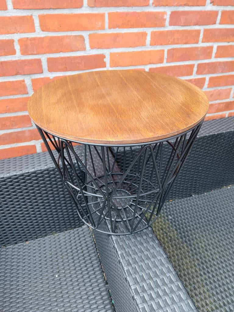 Ferm Living bijzettafel - Metaal en Hout, Minder dan 45 cm, Minder dan 55 cm, Gebruikt, Modern, Industrieel