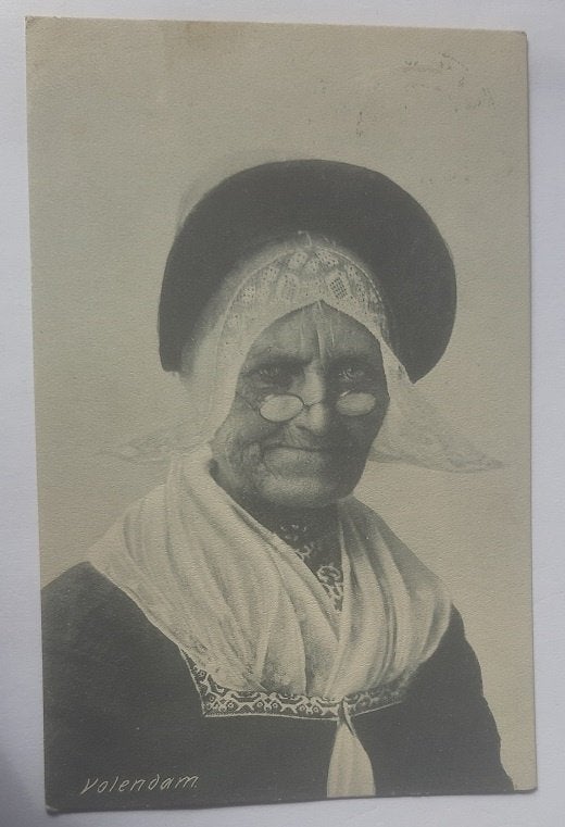 AK - Volendam - dame (1905) - klederdracht, Verzenden, Voor 1920, Gelopen, Noord-Holland