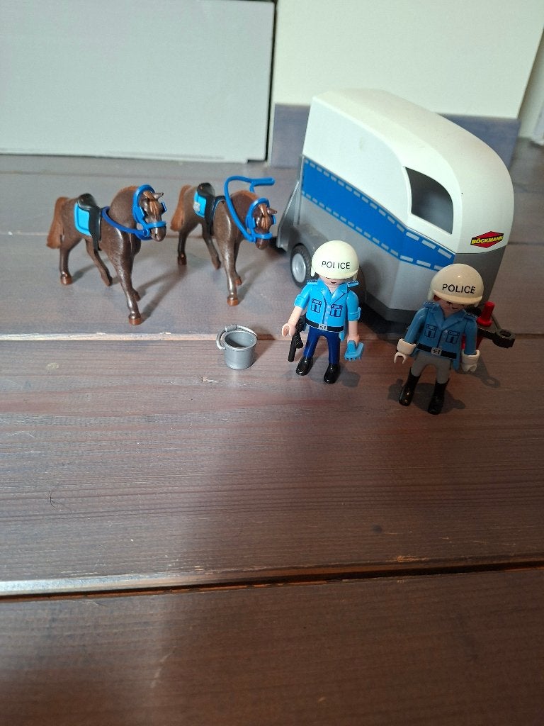 Playmobil set politiepaarden met trailer (6922), Complete set, Overige typen, Ophalen of Verzenden, Zo goed als nieuw