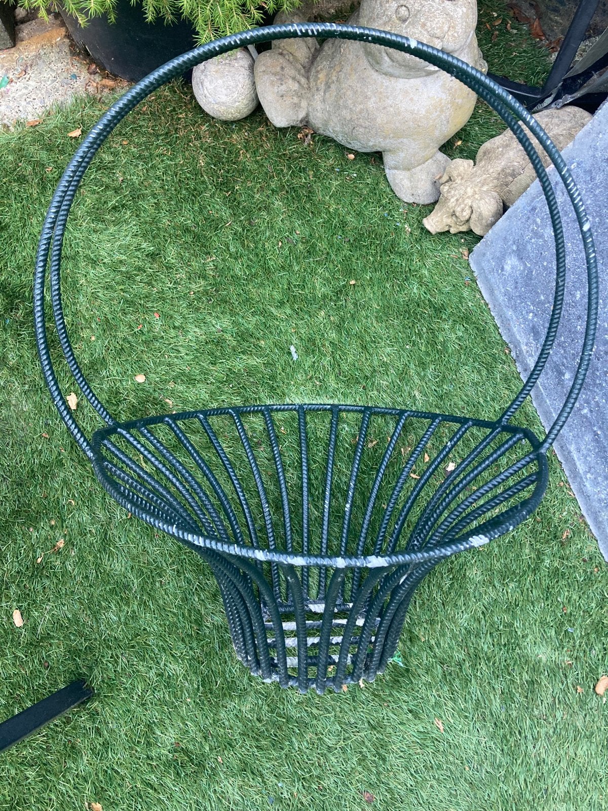 Ijzeren planten standaard (krantenbak), Ophalen, Overige materialen, Gebruikt, Rond