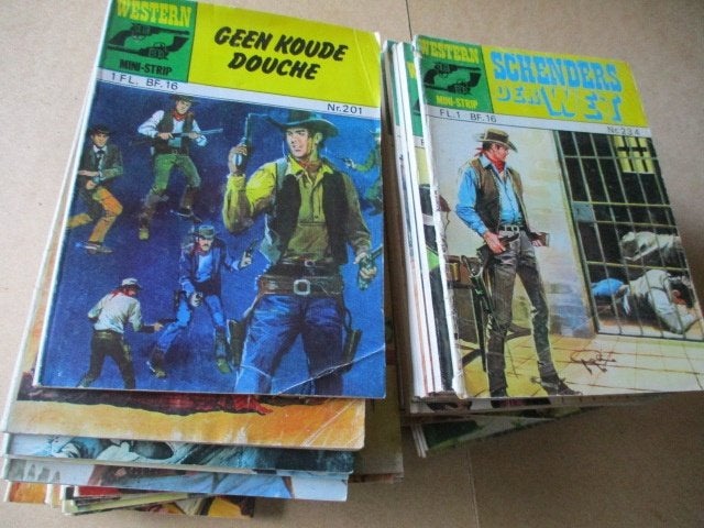 w0460 western mini-strip 66x, Boeken, Meerdere stripboeken, Ophalen, Gelezen