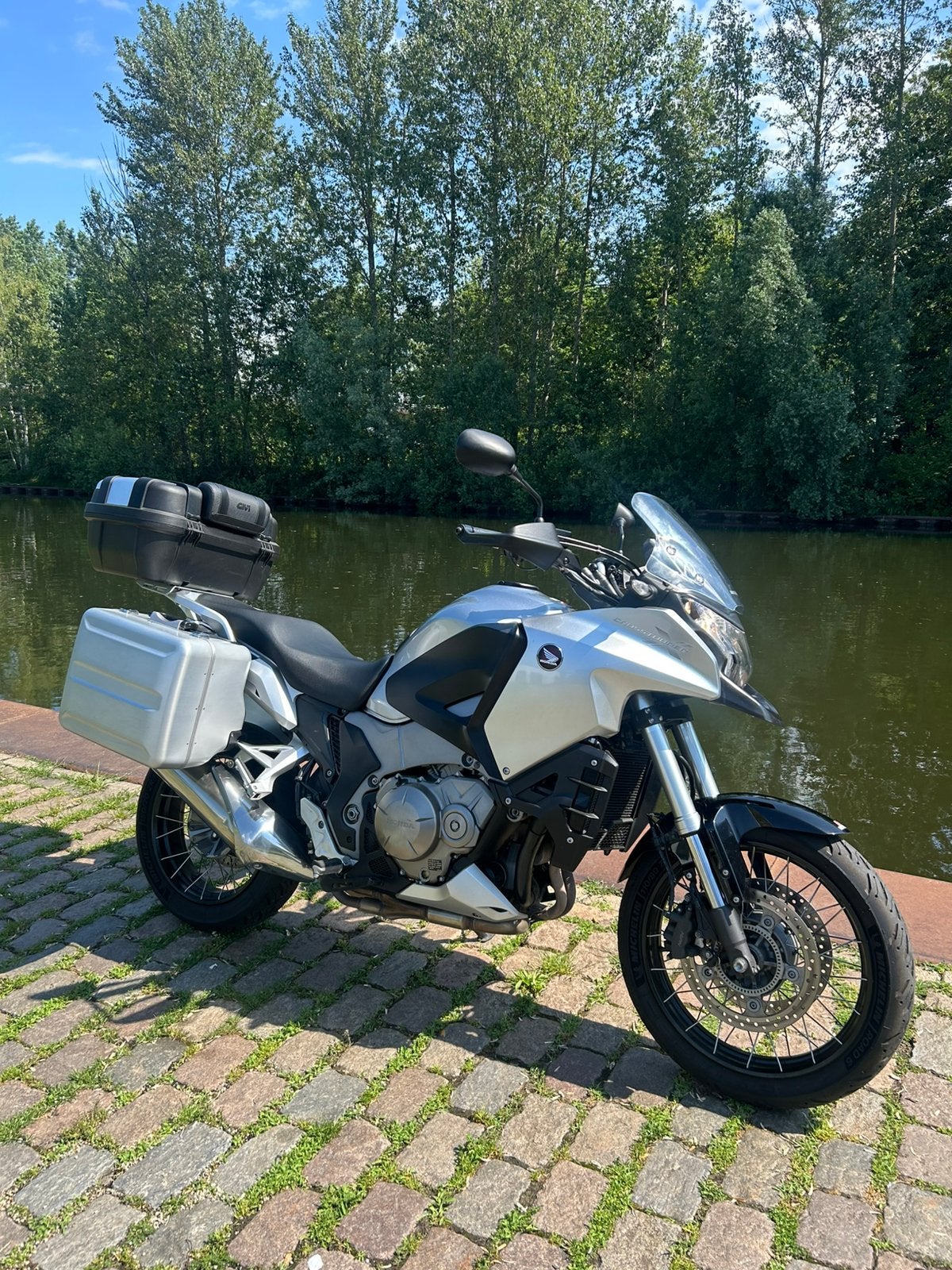 VFR1200X Crosstourer Incl 3 delig kofferset, Motoren, Motoren | Honda, 4 cilinders, Motorrijbewijs A, Particulier, Meer dan 35 kW