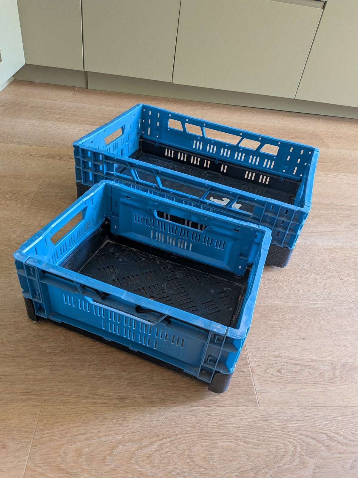 Twee klap kratten / vouw kratten, Ophalen, 40 tot 60 cm, Krat, Minder dan 35 cm