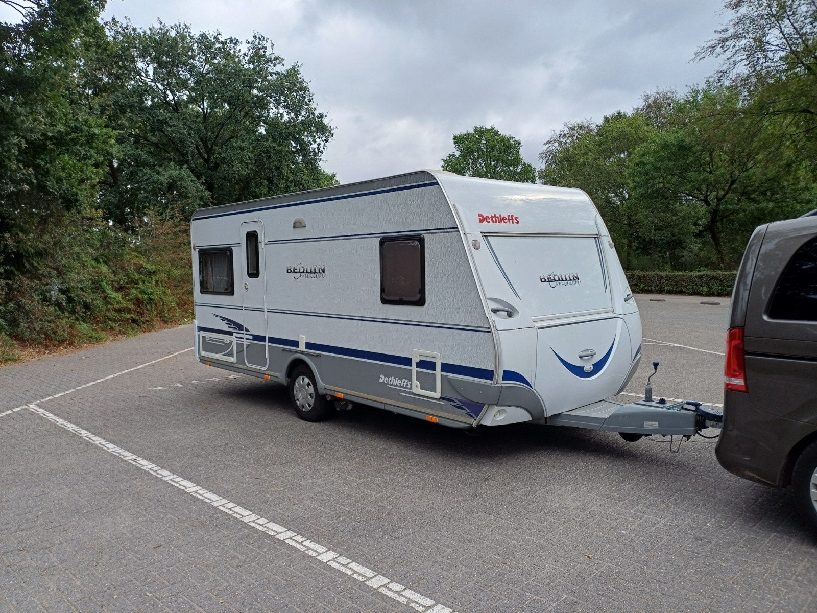 Dethleffs Beduin Emotion 470 - Ruime caravan uit 2007, Vast bed, Rondzit, Luifel, Particulier