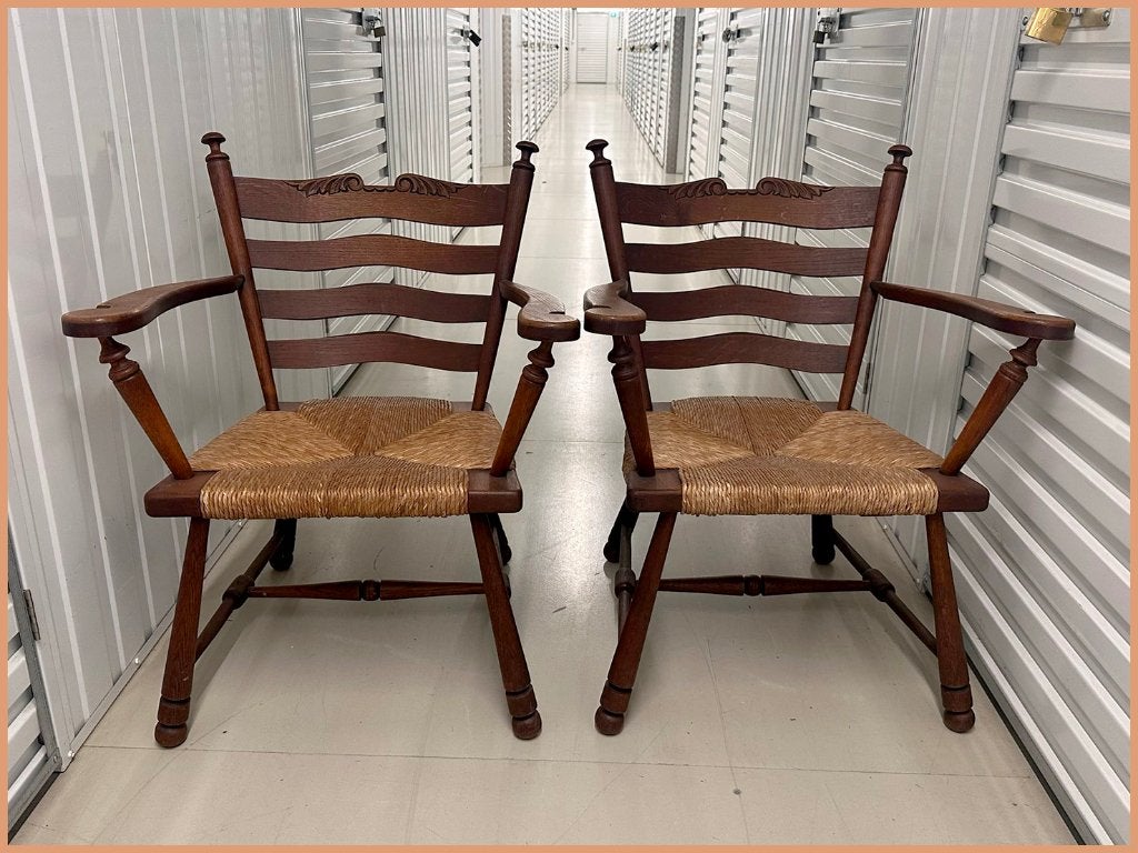 2 houten stoelen / biezen zitting / antiek, Antiek en Kunst, Antiek | Meubels | Stoelen en Banken, Ophalen