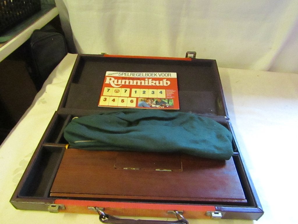 Rummikub in koffer - Compleet gezelschapsspel, Goliath, Ophalen of Verzenden, Zo goed als nieuw, Drie of vier spelers