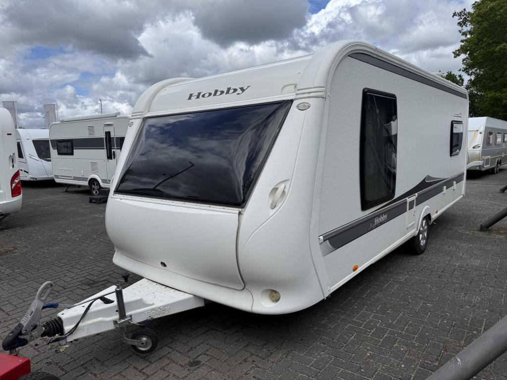 Hobby 575 VIP / 560 UFF 2010 | Queensbed | Mover, Caravans en Kamperen, Caravans, Schokbreker, Rondzit, Hobby, Bedrijf