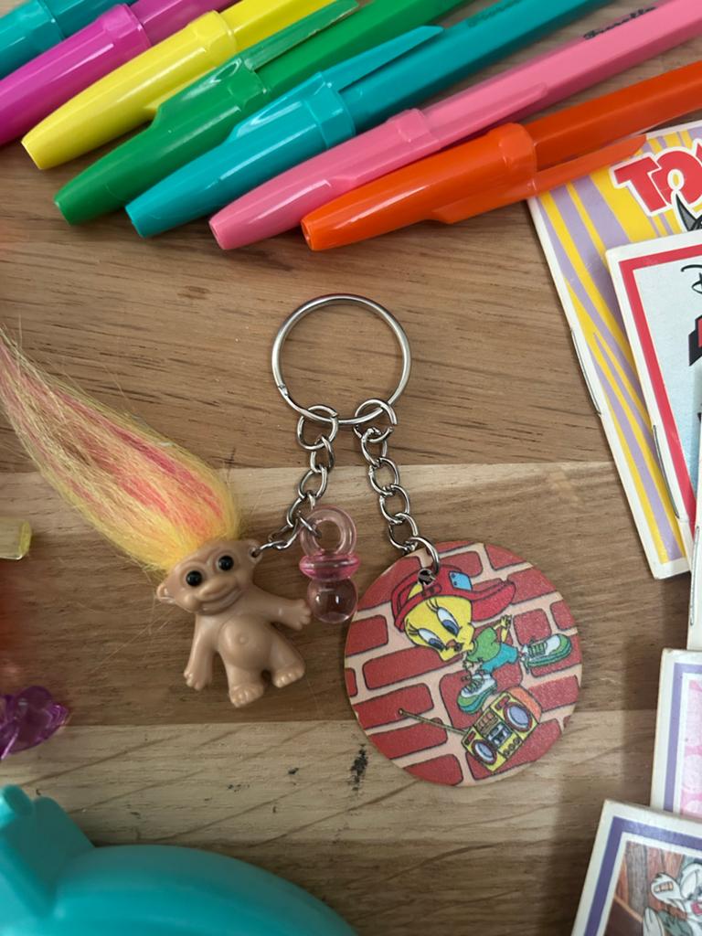 Vintage 90s sleutelhanger met flippo, trol en speentje, Verzamelen, Sleutelhangers, Ophalen of Verzenden, Zo goed als nieuw, Knuffel of Figuurtje