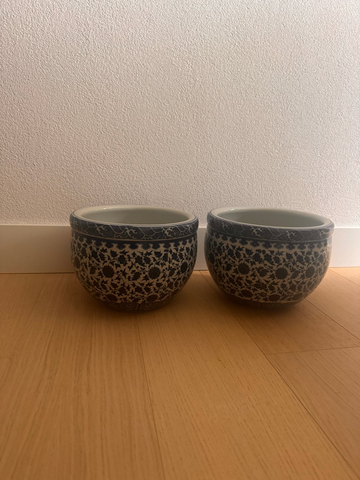 Set van 2 aardewerk bloempotten met blauw-wit patroon, Ophalen, Rond, Binnen, Zo goed als nieuw