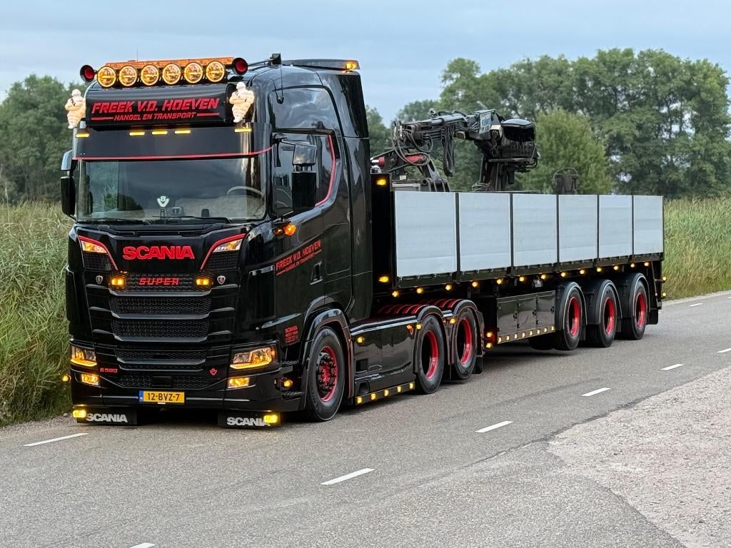 WSI SCANIA  S HIGHLINE  6X2  STENENOPL FREEK V.D. HOEVEN, Hobby en Vrije tijd, Modelauto's | 1:50, Nieuw, Bus of Vrachtwagen, Wsi