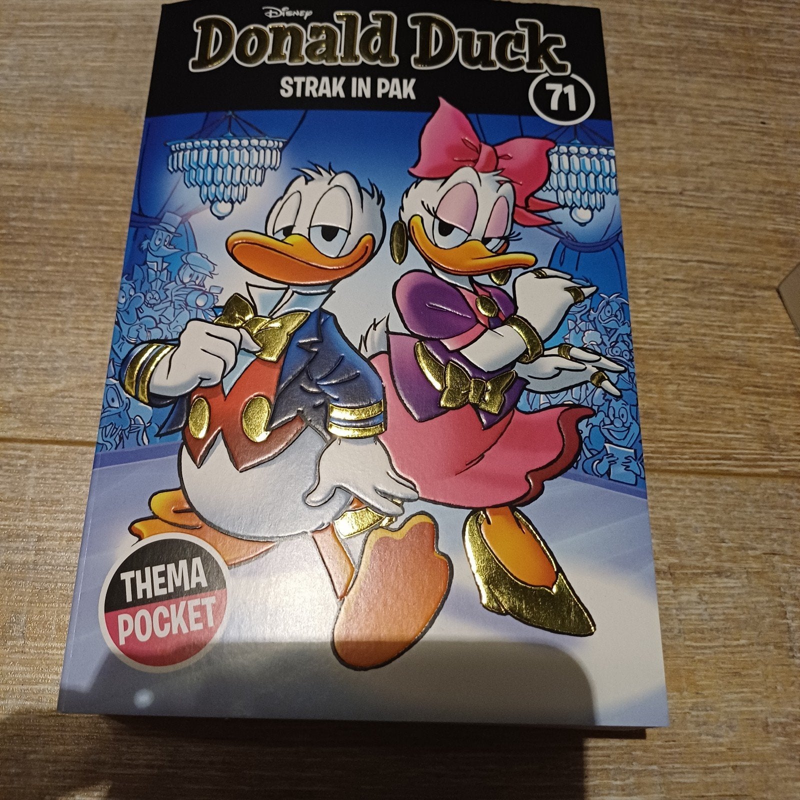 Donald Duck Thema Pocket 71 - Strak in Pak, Ophalen of Verzenden, Zo goed als nieuw, Walt Disney, Eén stripboek