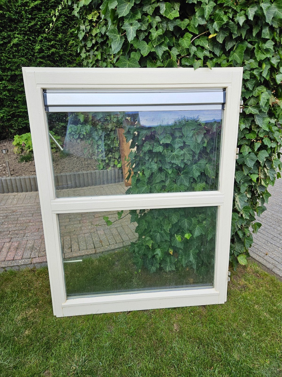 Houten slaapkamerraam met HR dubbelglas en ventilatierooster, Doe-het-zelf en Verbouw, Glas en Ramen, Ophalen, 80 tot 120 cm, Gevelraam of Ruit