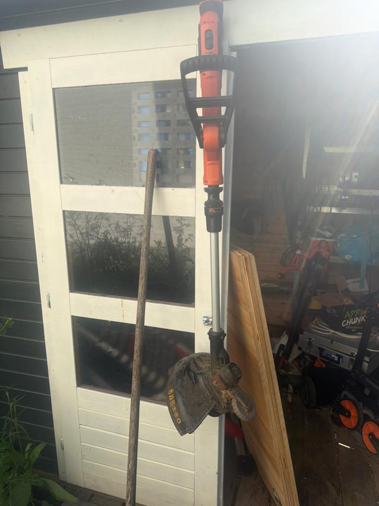 Elektrische grastrimmer - Black+Decker, Ophalen, Gebruikt, 30 tot 50 cm, Accu
