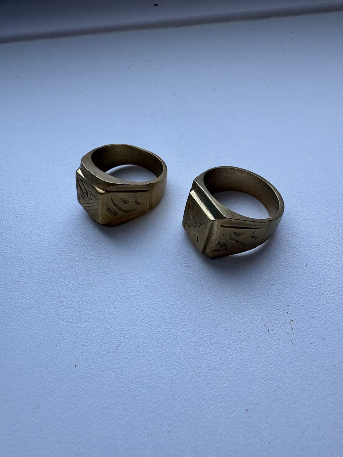 2 gestempelde ringen heren, Sieraden, Tassen en Uiterlijk, Ringen, Gebruikt, Dame of Heer, Goud, Overige materialen, Ophalen of Verzenden