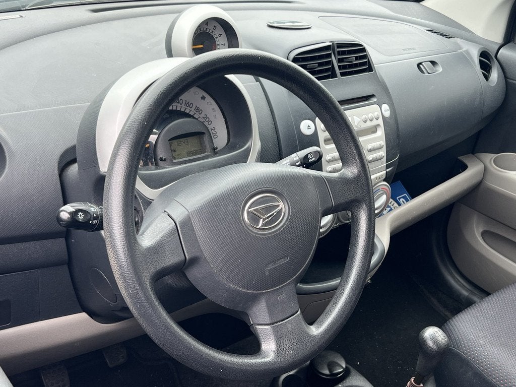Daihatsu Sirion 2 1.3-16V Comfort | Nieuw Binnen | Airco | R, Auto's, Daihatsu, Voorwielaandrijving, Stof, Zwart, 4 cilinders