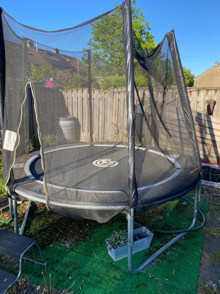 Trampoline, Ophalen, Zo goed als nieuw