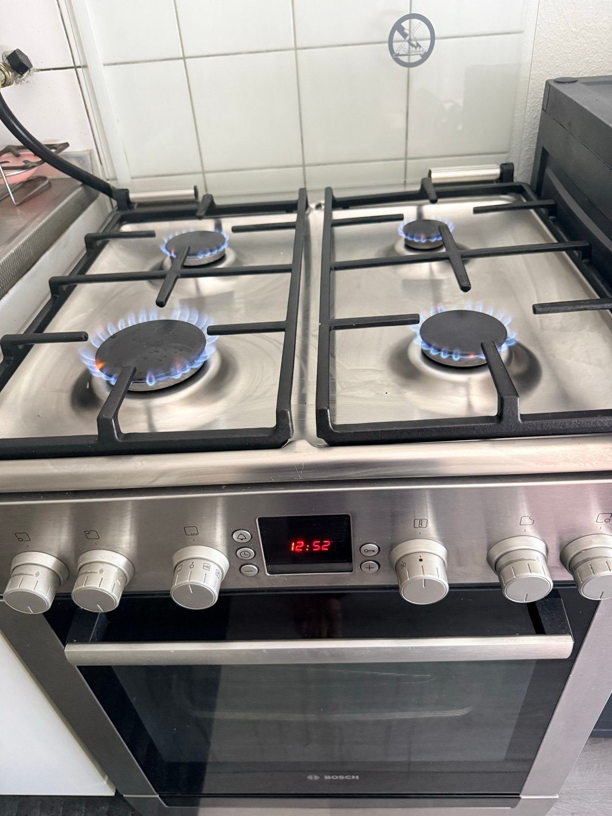 Bosch gasfornuis met 4 pitten en oven, Ophalen, Gebruikt, 4 kookzones, Gas