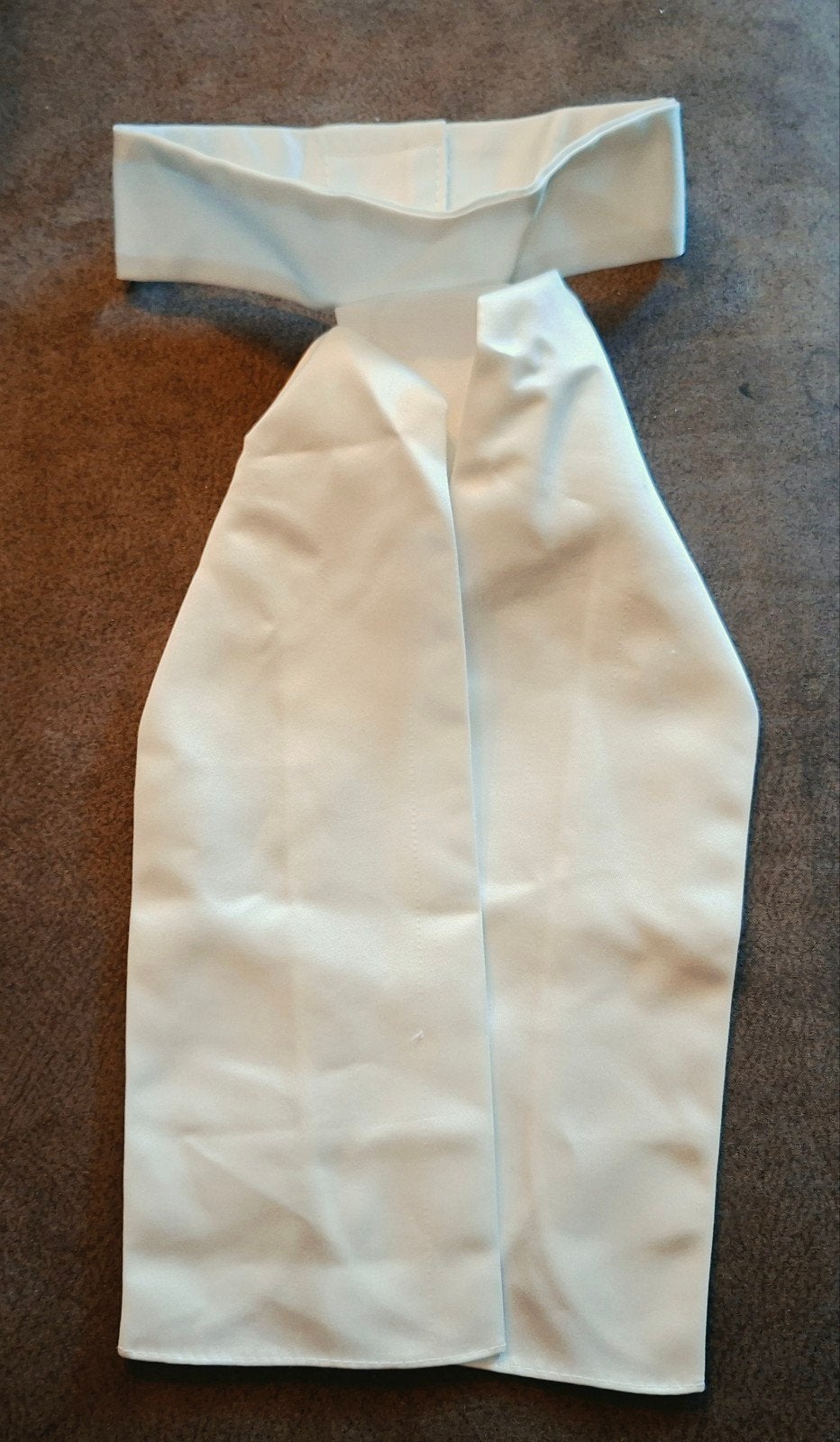 Zgan Witte satijnen Plastron. Damesmaat., Ophalen of Verzenden