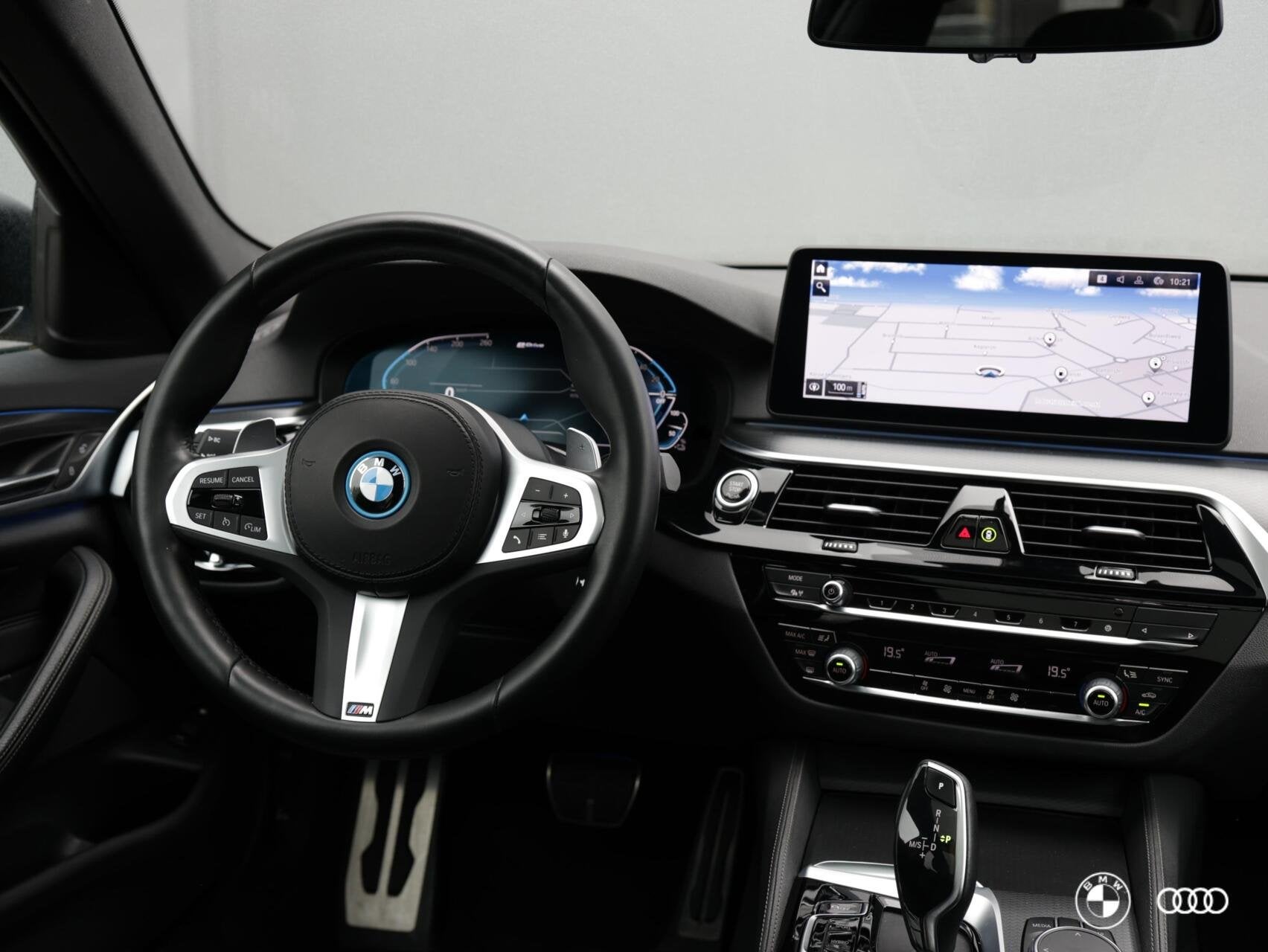 BMW 530E xDrive M SPORT / PANODAK / KEYLESS / MEMORY / COMFO, Auto's, Automaat, 1935 kg, 1800 kg, 4 cilinders