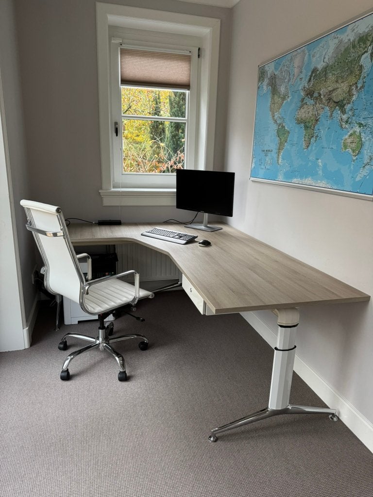 Bureau + bureaustoel - gratis af te halen op maandag 10/8, Huis en Inrichting, Bureaus, Ophalen, Gebruikt, In hoogte verstelbaar