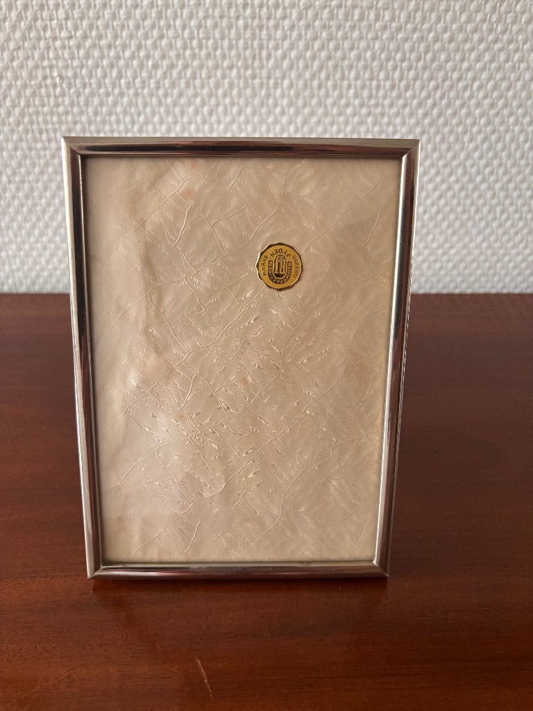 Vintage fotolijst Jyden met metalen lijst en bol glas 13*18., Antiek en Kunst, Ophalen of Verzenden