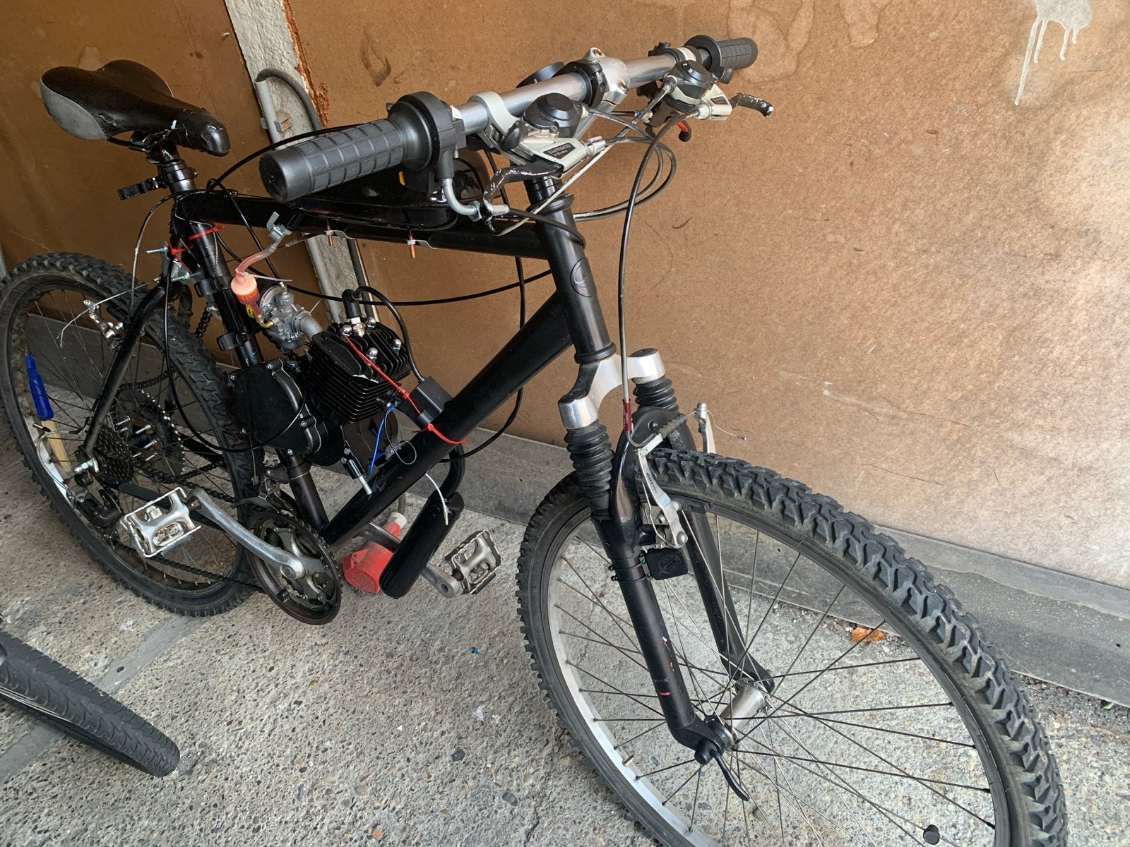 Giant Mountainbike met 80cc Motorblok - Nieuwstaat, Ophalen, 24 inch of meer, Staal, Velgrem
