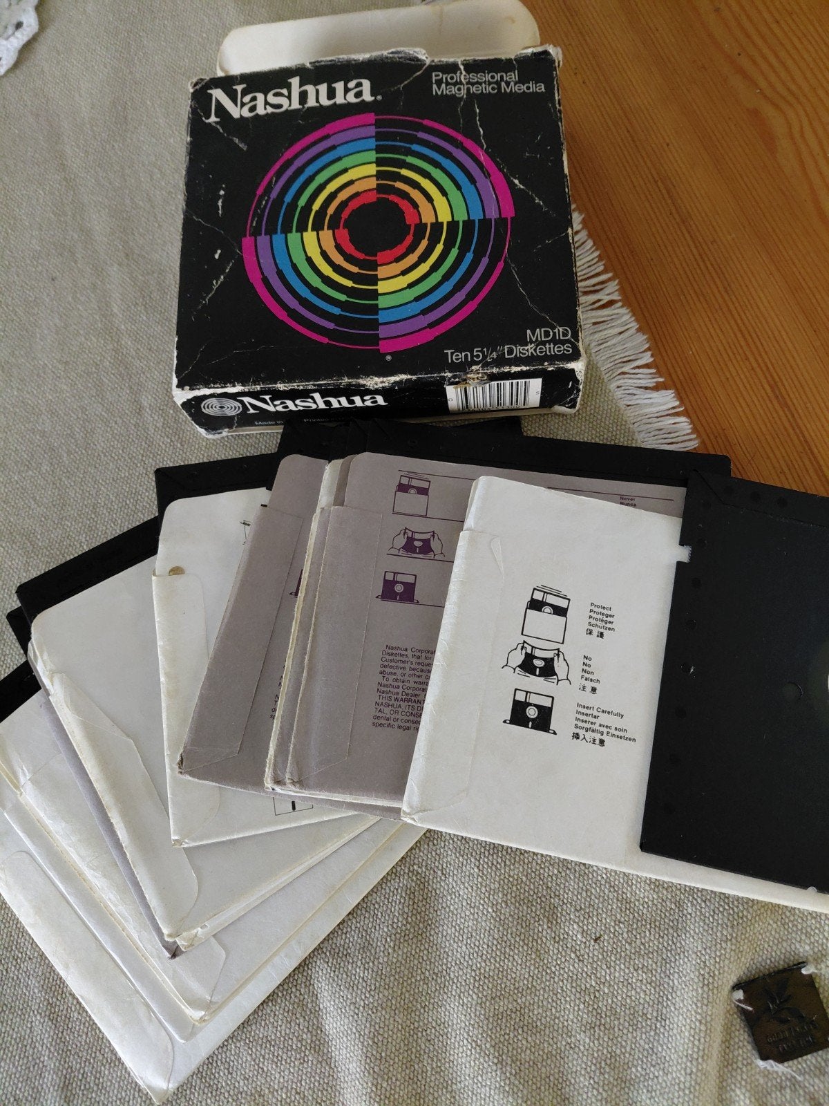 ten 5_1/4 "Diskettes  MD1D.FLOPPIES., Telecommunicatie, Ophalen of Verzenden, Geen camera, Zwart, Overige systemen